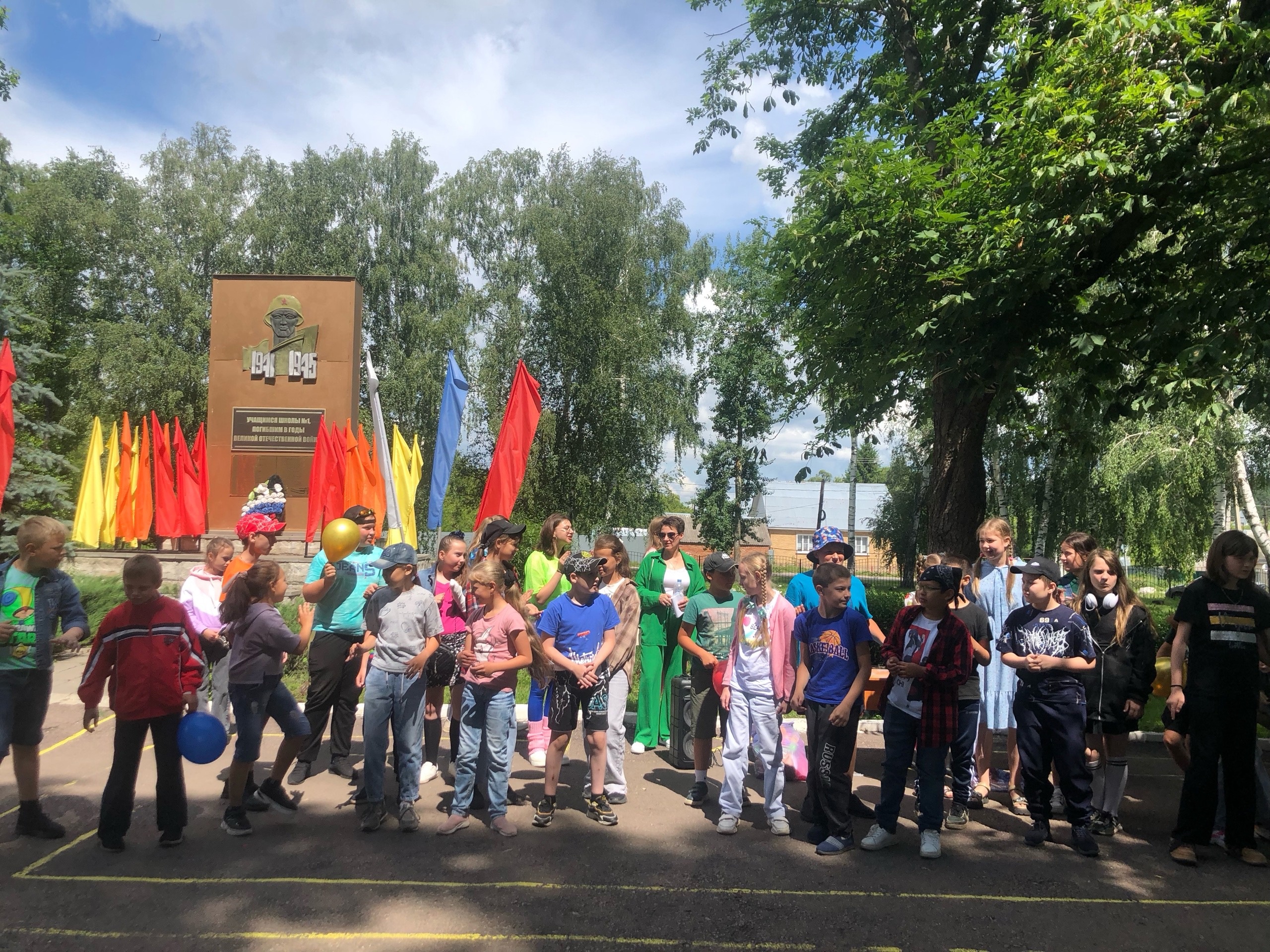 Закрытие смены в пришкольном лагере.