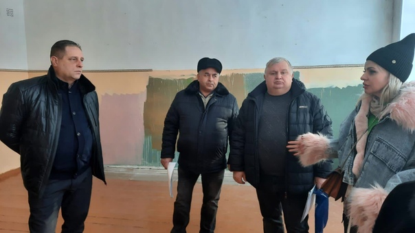 Выездное совещание на объекте капитального ремонта - школе в селе Дегтянка Сосновского района.