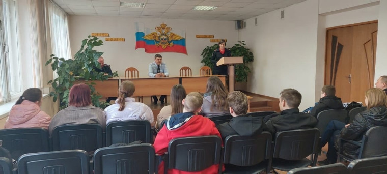 Знакомство с профессией «Полицейский».
