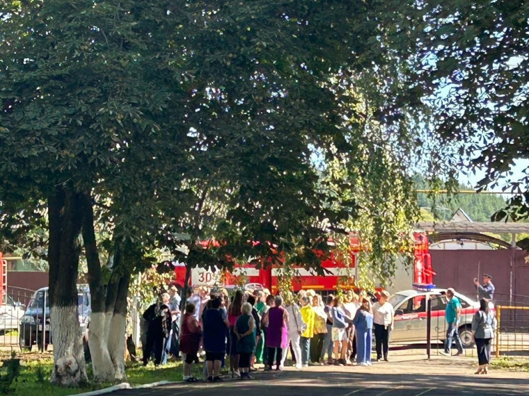 Учения по отработке действий сотрудников охраны, всех работников при совершении (угрозе совершения) преступления террористической направленности.